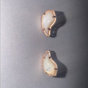 Kendra Scott Temple Rose Gold Teardrop stud earrings